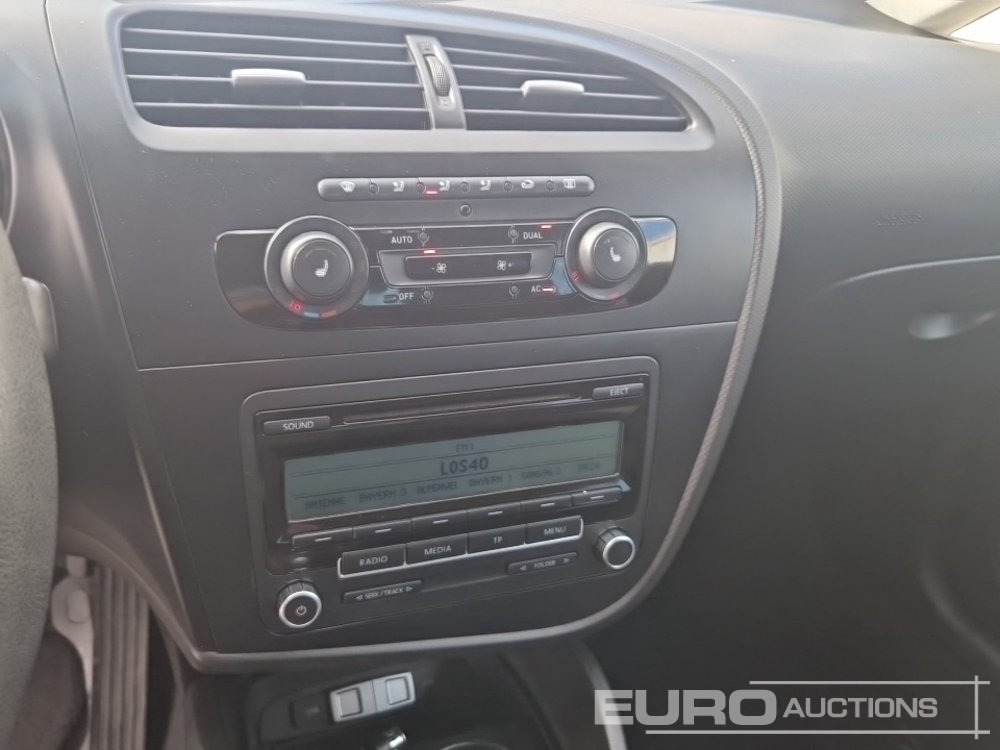 Autó 2012 Seat Leon: 18 kép.