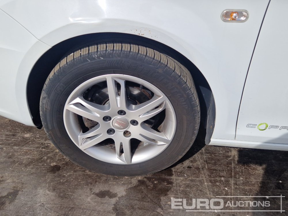 Autó 2012 Seat Leon: 10 kép.