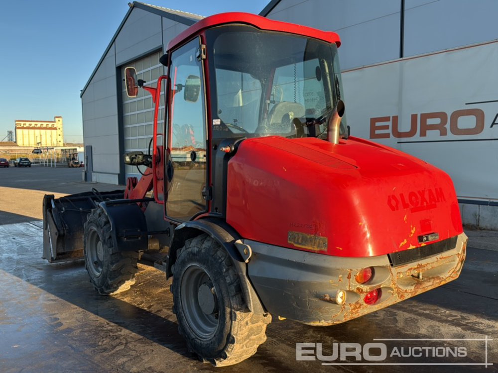 2013 JCB 406 B - Gumikerekes homlokrakodó: 3 kép. 2013 JCB 406 B - Gumikerekes homlokrakodó: 3 kép.