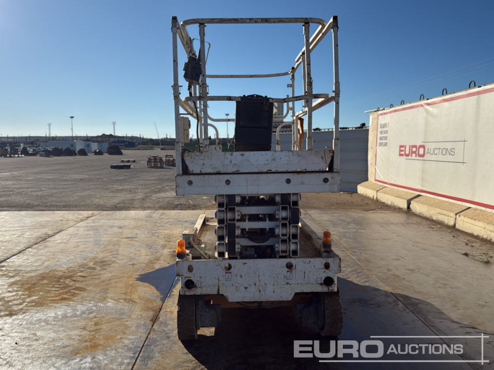 2014 Haulotte Compact 12 - Ollós emelő: 4 kép. 2014 Haulotte Compact 12 - Ollós emelő: 4 kép.