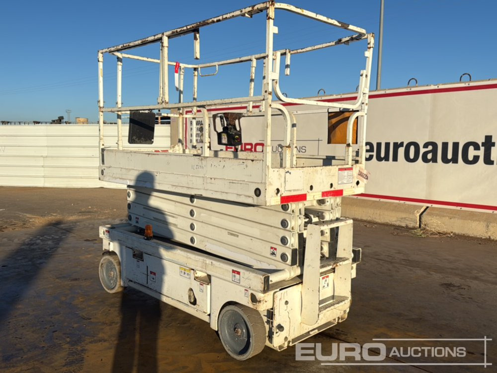 2014 Haulotte Compact 12 - Ollós emelő: 3 kép. 2014 Haulotte Compact 12 - Ollós emelő: 3 kép.