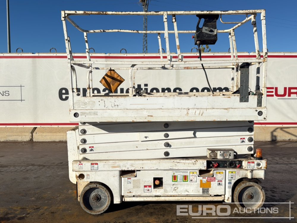 2014 Haulotte Compact 12 - Ollós emelő: 2 kép. 2014 Haulotte Compact 12 - Ollós emelő: 2 kép.