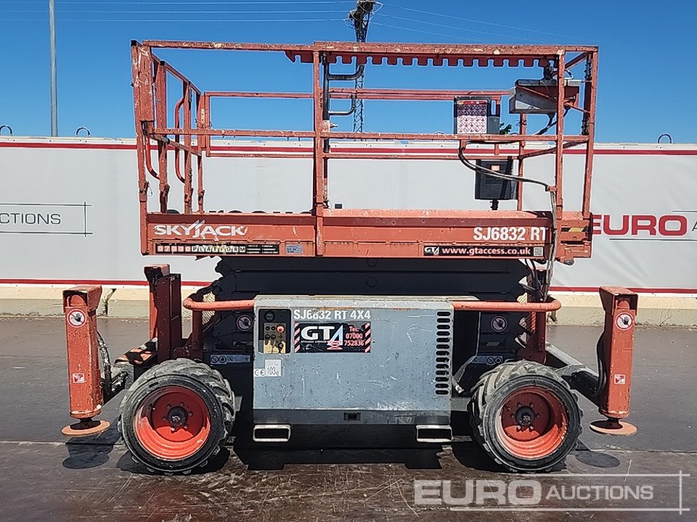 2015 SkyJack SJ6832RT - Emelő: 2 kép. 2015 SkyJack SJ6832RT - Emelő: 2 kép.