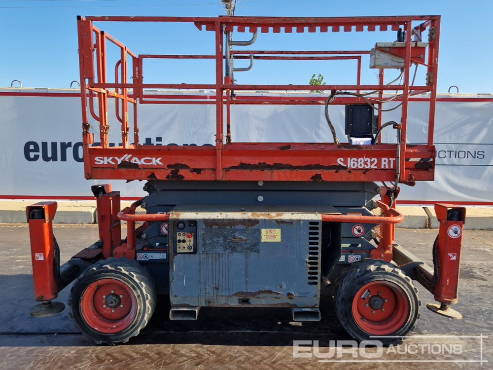 2017 SkyJack SJ6832RT - Emelő: 2 kép. 2017 SkyJack SJ6832RT - Emelő: 2 kép.