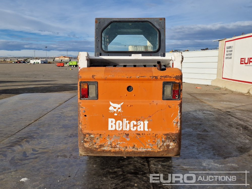 Bobcat 553 - Mini homlokrakodó: 4 kép. Bobcat 553 - Mini homlokrakodó: 4 kép.
