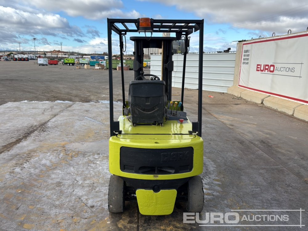 Clark CEM20S - Villás targonca: 4 kép. Clark CEM20S - Villás targonca: 4 kép.