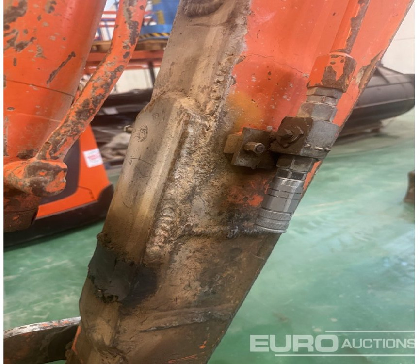 Hitachi ZX35U-2 - Minikotró: 4 kép. Hitachi ZX35U-2 - Minikotró: 4 kép.