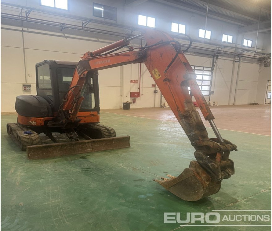 Hitachi ZX35U-2 - Minikotró: 2 kép. Hitachi ZX35U-2 - Minikotró: 2 kép.