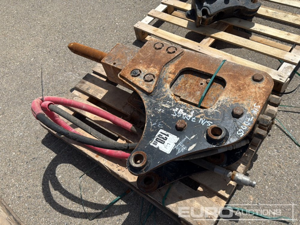 JCB HM335 - Hidraulikus törőfej: 3 kép. JCB HM335 - Hidraulikus törőfej: 3 kép.