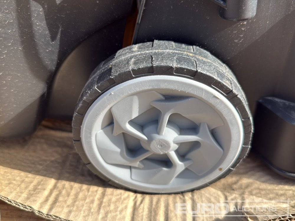 Kerti fűkasza Manual Lawn Mower: 7 kép. Kerti fűkasza Manual Lawn Mower: 7 kép.