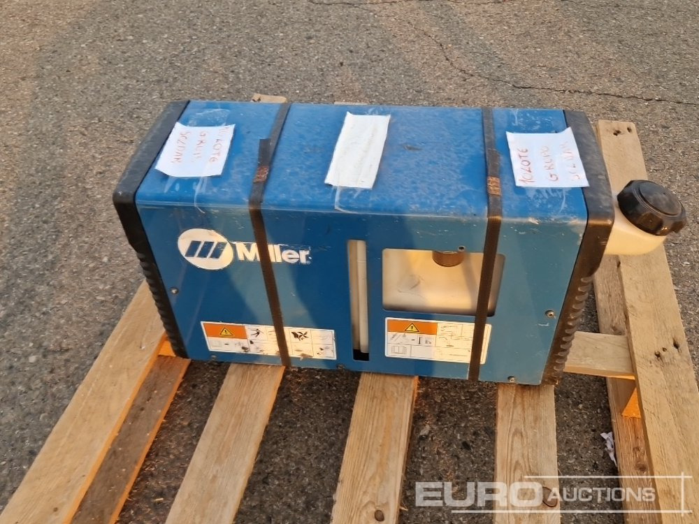 Miller Welding Machine (Incomplete) - Építőipari berendezések: 5 kép. Miller Welding Machine (Incomplete) - Építőipari berendezések: 5 kép.