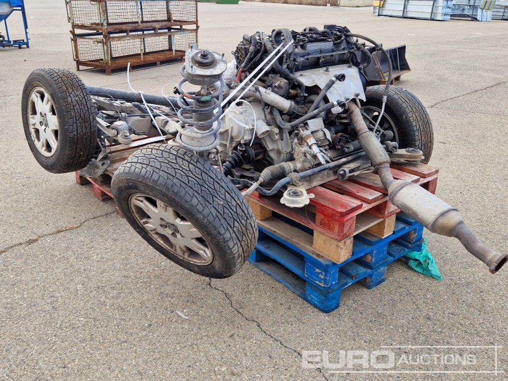 Pallet of Volvo XC70 Spares including Axles, Tyres, Engine components - Építőipari berendezések: 3 kép. Pallet of Volvo XC70 Spares including Axles, Tyres, Engine components - Építőipari berendezések: 3 kép.