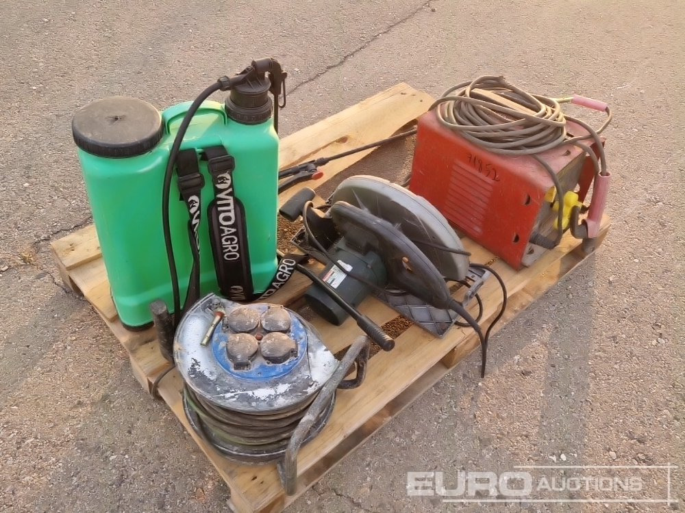 Pallet of Welding Machine, Circular Saw, Cable Reel, Backpack Sprayer - Építőipari berendezések: 1 kép. Pallet of Welding Machine, Circular Saw, Cable Reel, Backpack Sprayer - Építőipari berendezések: 1 kép.