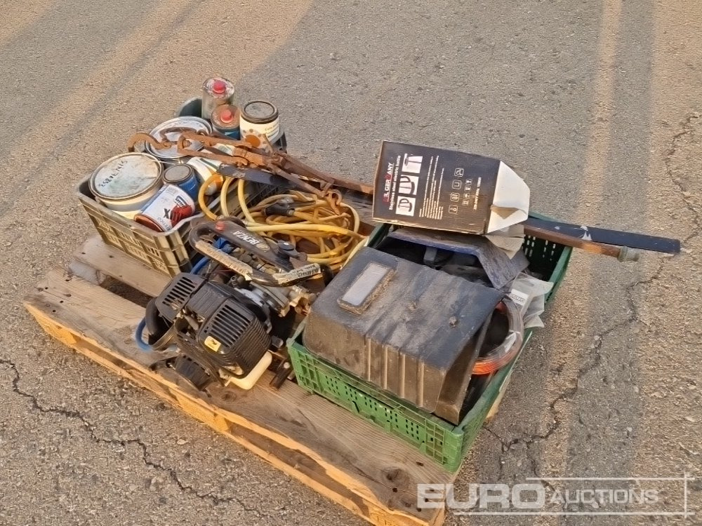 Pallet of Welding Machine, Welding Masks, Generator, Tubs of Paint - Építőipari berendezések: 3 kép. Pallet of Welding Machine, Welding Masks, Generator, Tubs of Paint - Építőipari berendezések: 3 kép.