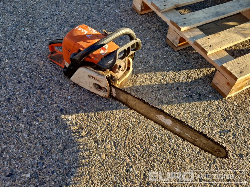 Stihl Gasoline Chain Saw - Építőipari berendezések: 2 kép. Stihl Gasoline Chain Saw - Építőipari berendezések: 2 kép.
