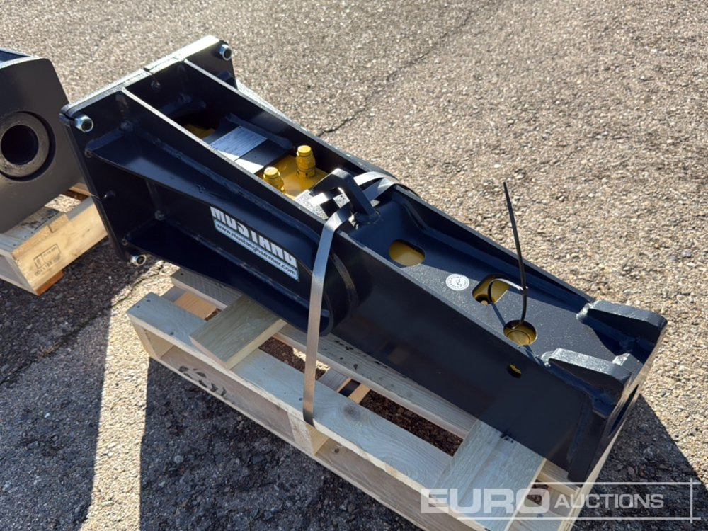 Unused 2025 Mustang HM202 - Hidraulikus törőfej: 4 kép. Unused 2025 Mustang HM202 - Hidraulikus törőfej: 4 kép.