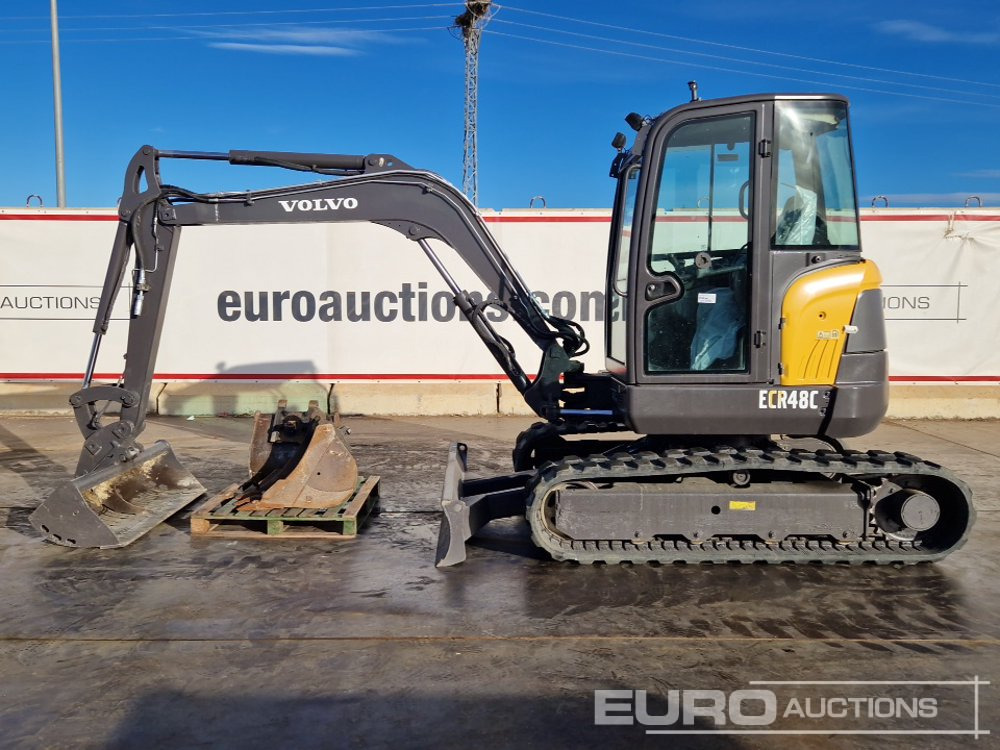 Volvo ECR48C - Minikotró: 2 kép. Volvo ECR48C - Minikotró: 2 kép.