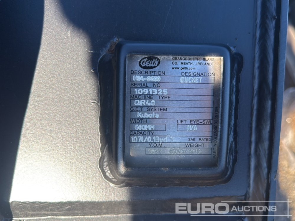 Yanmar Digging Bucket LGT000BA4075QSV to suit 6-10 Ton Excavator (S/N 1183799), Geith Bucket H04-0600 to Suit QR40 (S/N 1091325) - Kanál: 5 kép. Yanmar Digging Bucket LGT000BA4075QSV to suit 6-10 Ton Excavator (S/N 1183799), Geith Bucket H04-0600 to Suit QR40 (S/N 1091325) - Kanál: 5 kép.