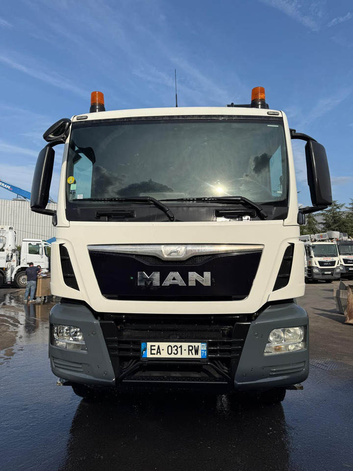 Camion béton MAN TGS 32.400 EA-031-RW - Betonmixer: 1 kép. Camion béton MAN TGS 32.400 EA-031-RW - Betonmixer: 1 kép.