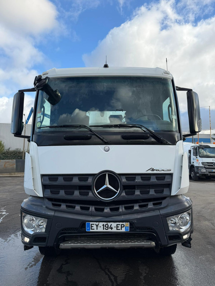 Camion mixo-pompe Mercedes Arocs 3540 EY-194-EP - Betonpumpa: 1 kép. Camion mixo-pompe Mercedes Arocs 3540 EY-194-EP - Betonpumpa: 1 kép.
