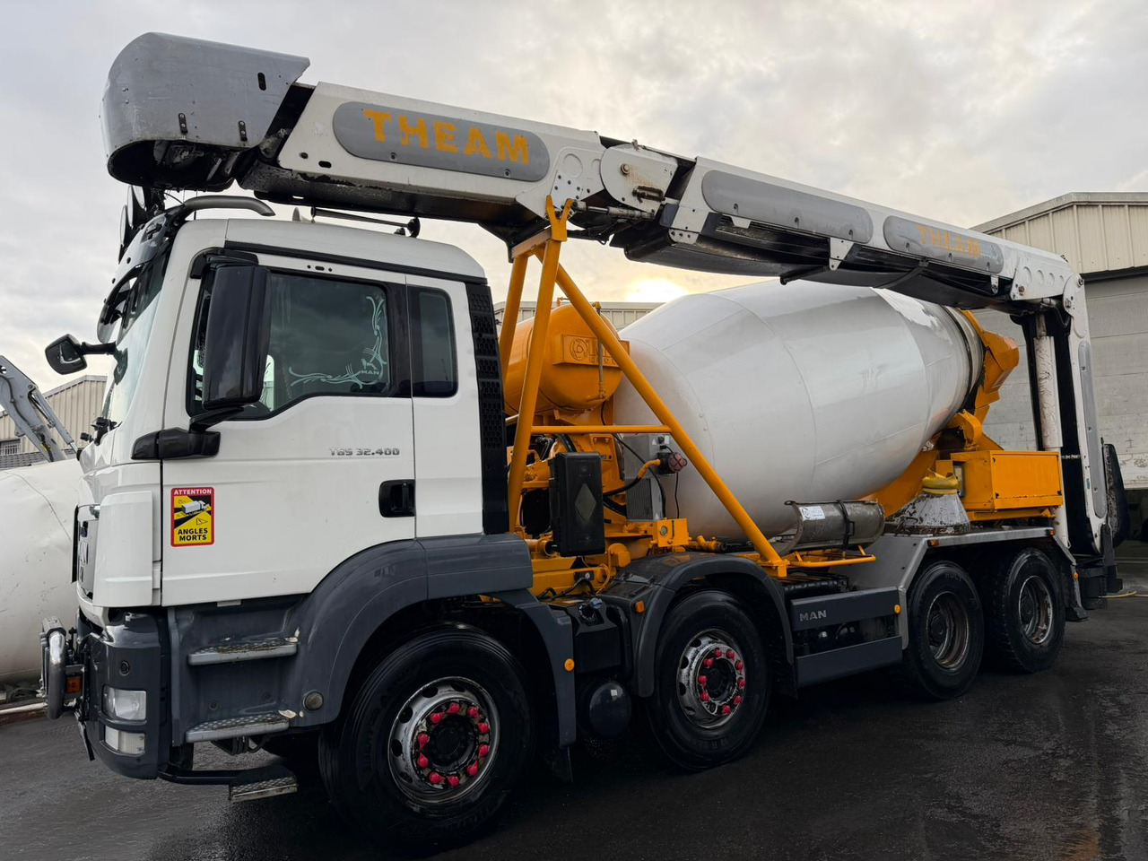 Camion béton MAN TGS 32.400 CV-108-GN - Egyéb gépek: 2 kép. Camion béton MAN TGS 32.400 CV-108-GN - Egyéb gépek: 2 kép.