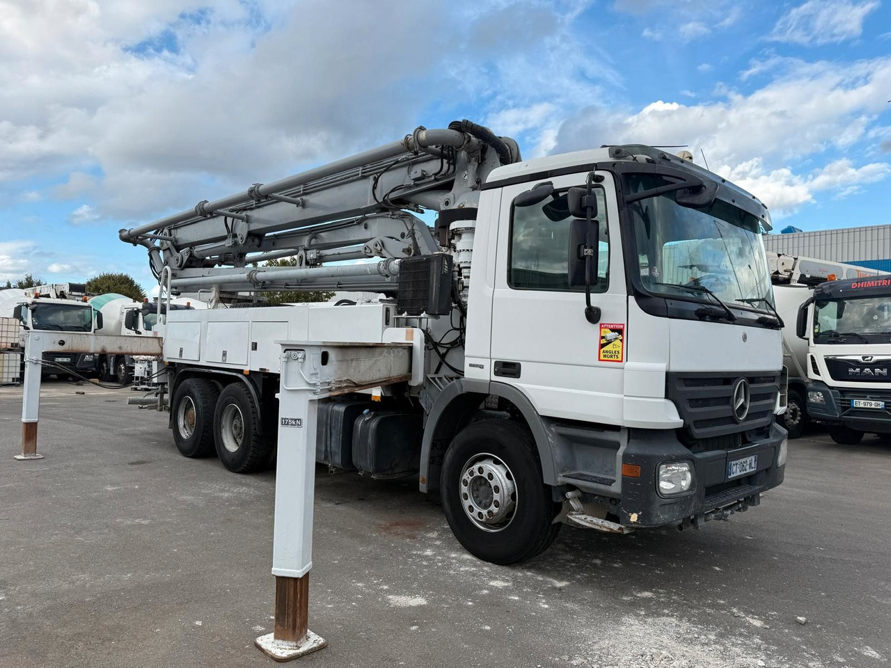 Mercedes-Benz Actros - Betonpumpa: 2 kép. Mercedes-Benz Actros - Betonpumpa: 2 kép.