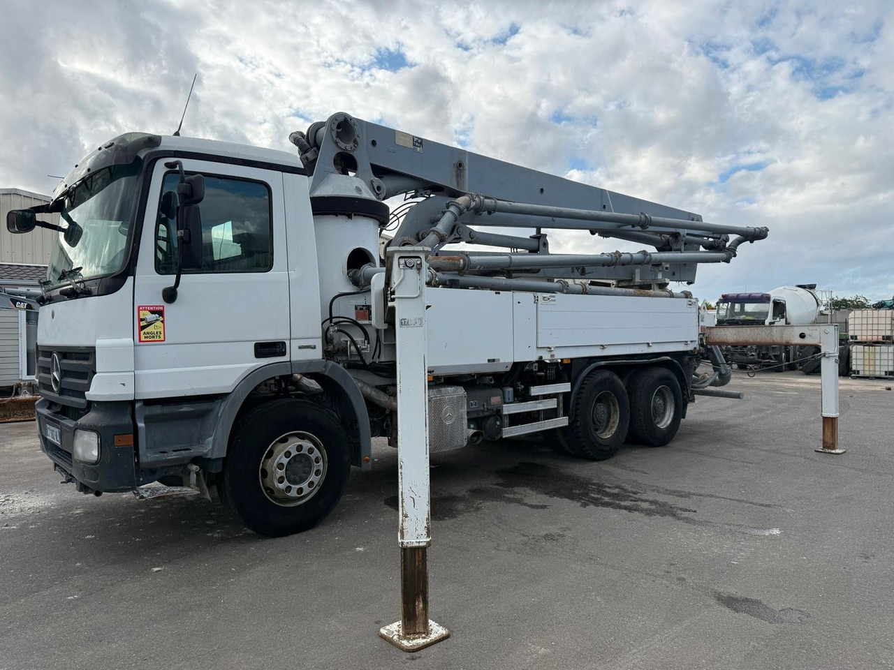 Mercedes-Benz Actros - Betonpumpa: 1 kép. Mercedes-Benz Actros - Betonpumpa: 1 kép.