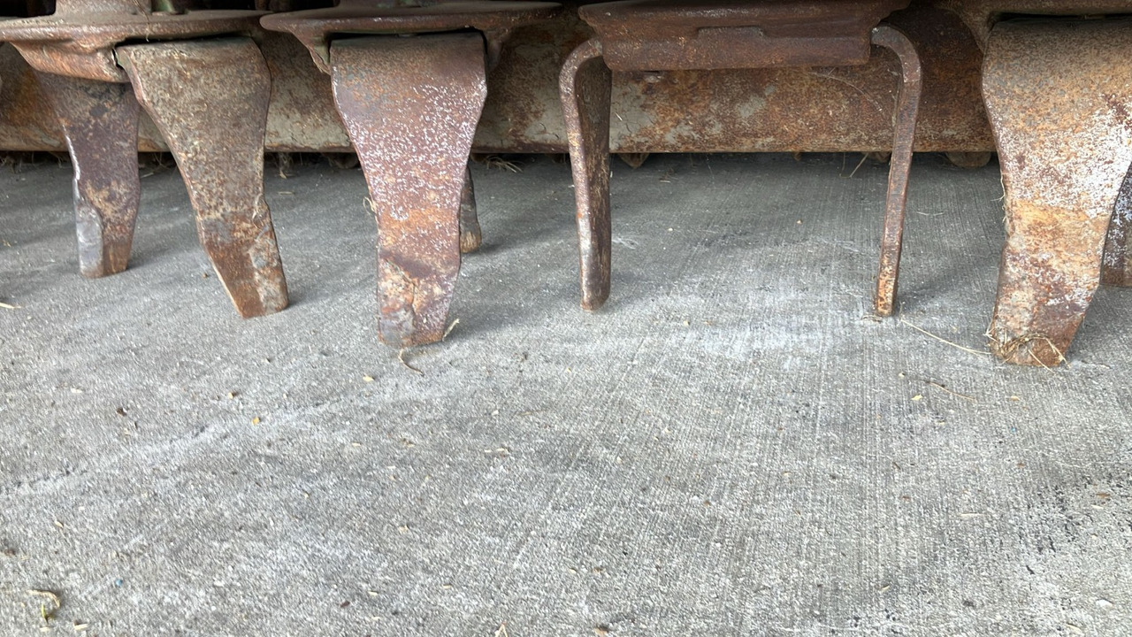 Szemenkénti vetőgép Amazone AD-P 3000 Spezial: 6 kép. Szemenkénti vetőgép Amazone AD-P 3000 Spezial: 6 kép.