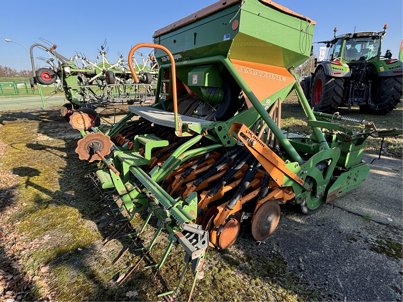 Amazone AD-P Super 4m auf KG 405 - Szemenkénti vetőgép: 4 kép. Amazone AD-P Super 4m auf KG 405 - Szemenkénti vetőgép: 4 kép.