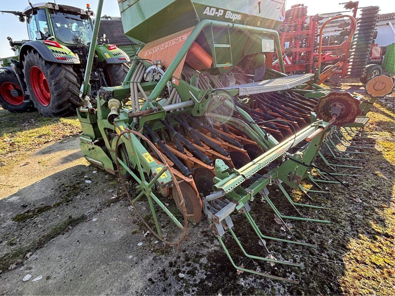 Amazone AD-P Super 4m auf KG 405 - Szemenkénti vetőgép: 5 kép. Amazone AD-P Super 4m auf KG 405 - Szemenkénti vetőgép: 5 kép.