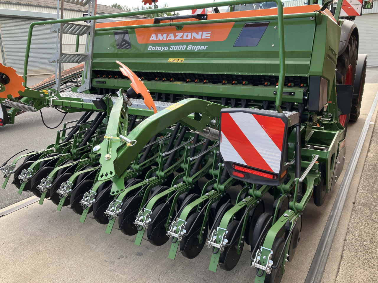 Amazone KG 3001 Cataya 3000 Super - Szemenkénti vetőgép: 1 kép. Amazone KG 3001 Cataya 3000 Super - Szemenkénti vetőgép: 1 kép.