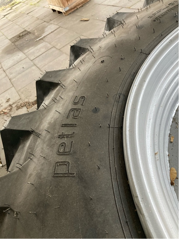 Amazone Komplettrad 520/85R42 2x - Permetezők: 2 kép. Amazone Komplettrad 520/85R42 2x - Permetezők: 2 kép.