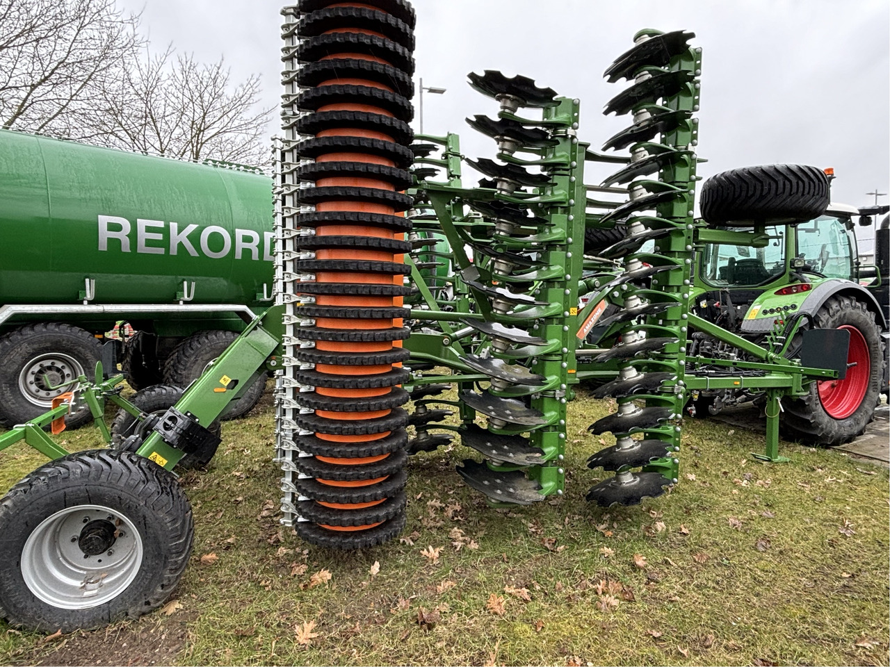 Amazone Kurzscheibenegge Catros XL6003 - Tárcsás borona: 2 kép. Amazone Kurzscheibenegge Catros XL6003 - Tárcsás borona: 2 kép.