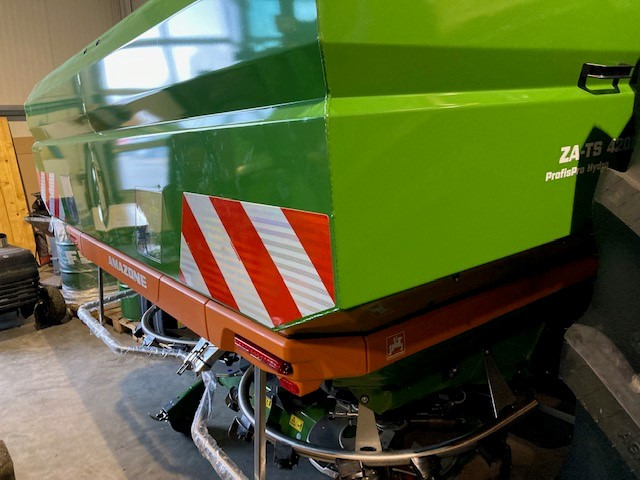 Amazone ZA-TS Hydro 4200 Ultra - Permetezők: 4 kép. Amazone ZA-TS Hydro 4200 Ultra - Permetezők: 4 kép.