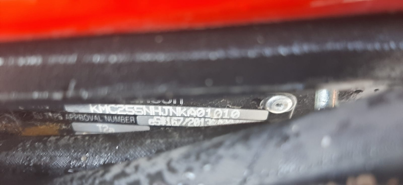 Branson 2505H - Traktor: 4 kép. Branson 2505H - Traktor: 4 kép.