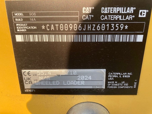 Caterpillar 906-14A - Gumikerekes homlokrakodó: 2 kép. Caterpillar 906-14A - Gumikerekes homlokrakodó: 2 kép.