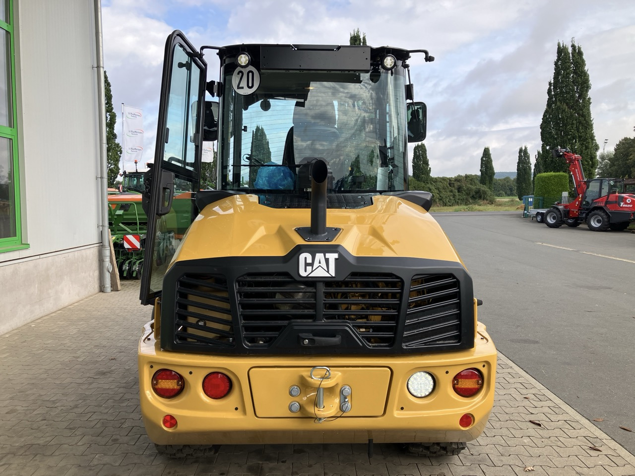 Caterpillar 908 HL - Gumikerekes homlokrakodó: 5 kép. Caterpillar 908 HL - Gumikerekes homlokrakodó: 5 kép.