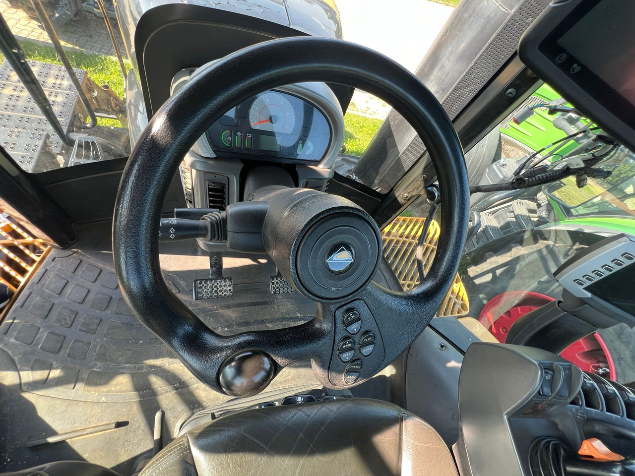 Challenger MT 865 - Traktor: 5 kép. Challenger MT 865 - Traktor: 5 kép.