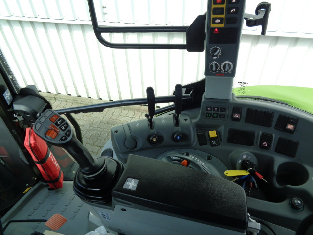 Claas Arion 430 - Traktor: 4 kép. Claas Arion 430 - Traktor: 4 kép.