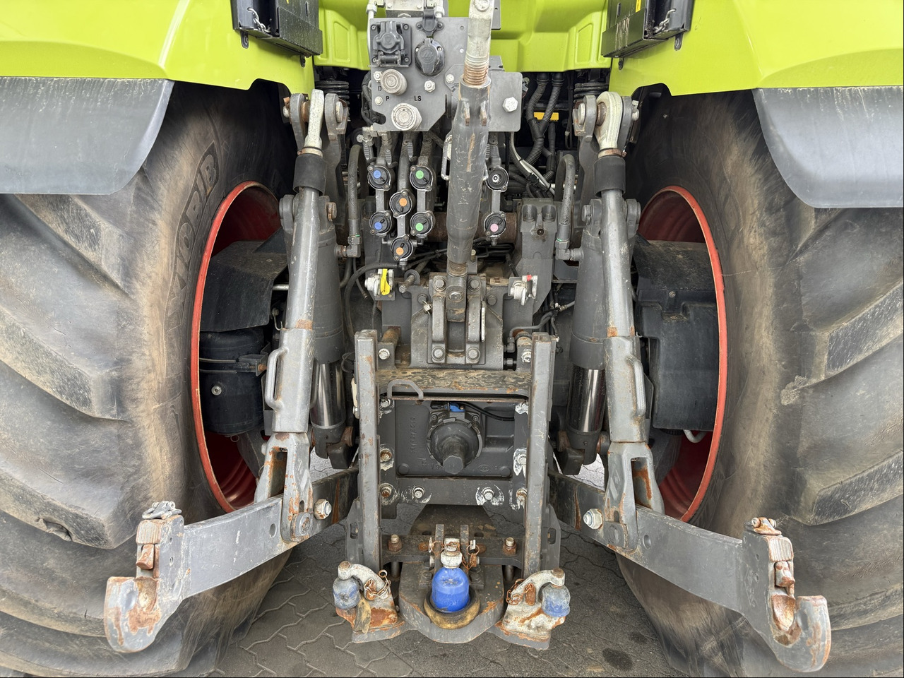 Claas Axion 960 - Traktor: 2 kép. Claas Axion 960 - Traktor: 2 kép.