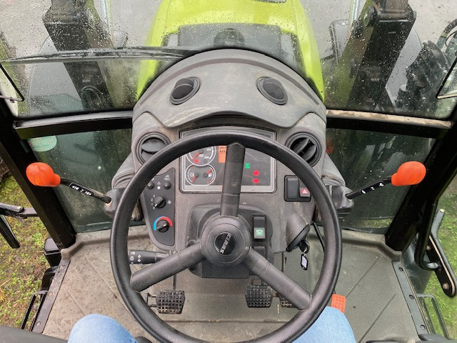 Claas Axos 310 - Traktor: 3 kép. Claas Axos 310 - Traktor: 3 kép.