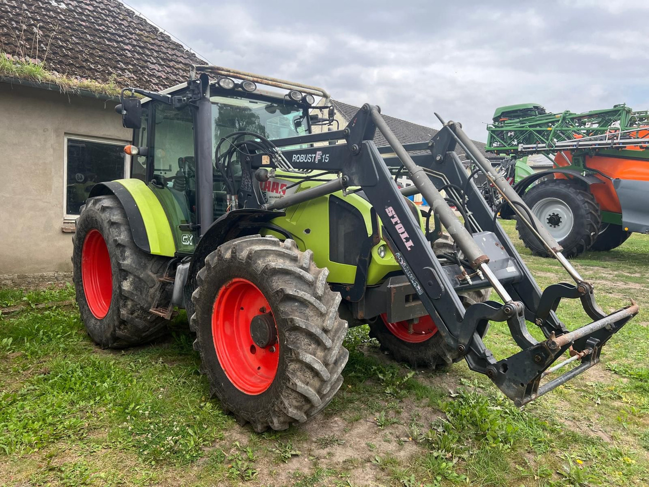 Claas Axos 340 - Traktor: 1 kép. Claas Axos 340 - Traktor: 1 kép.