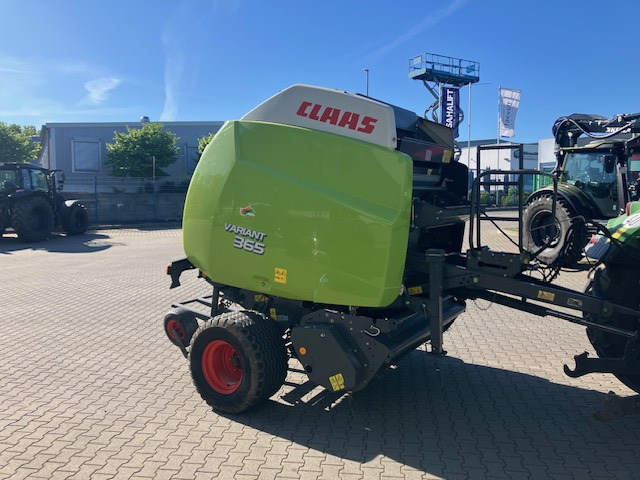 Claas Variant 365 - Szálastakarmány betakarítás gépei: 5 kép. Claas Variant 365 - Szálastakarmány betakarítás gépei: 5 kép.