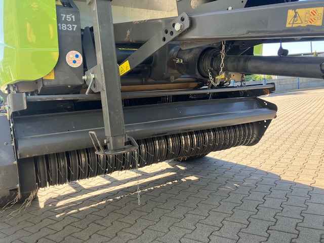 Claas Variant 365 - Szálastakarmány betakarítás gépei: 3 kép. Claas Variant 365 - Szálastakarmány betakarítás gépei: 3 kép.