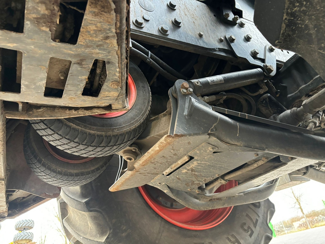 Claas Xerion 4200 Trac - Traktor: 3 kép. Claas Xerion 4200 Trac - Traktor: 3 kép.