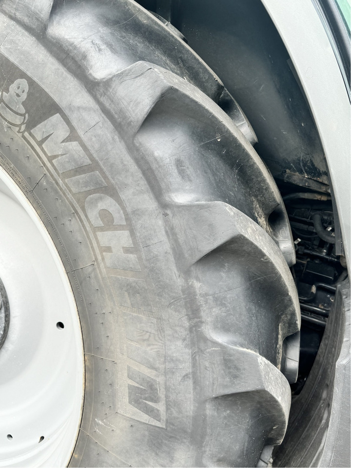 Deutz-Fahr Agrotron 7250 TTV - Traktor: 2 kép. Deutz-Fahr Agrotron 7250 TTV - Traktor: 2 kép.