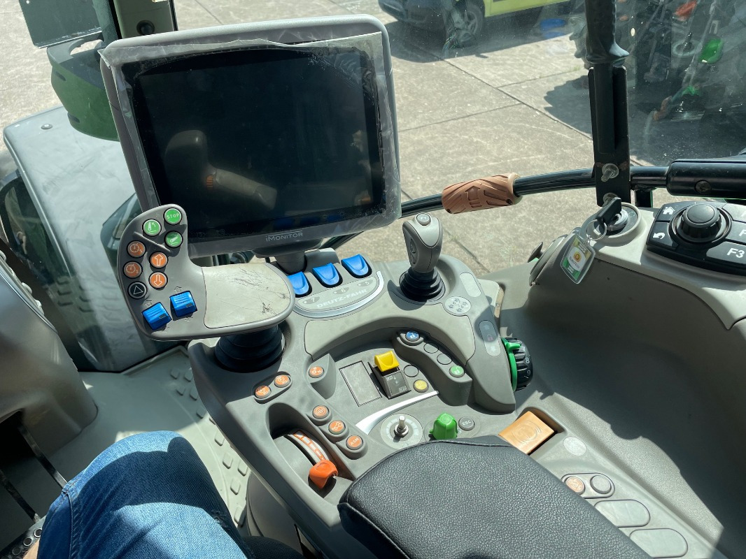 Deutz-Fahr Agrotron 7250 TTV - Traktor: 4 kép. Deutz-Fahr Agrotron 7250 TTV - Traktor: 4 kép.