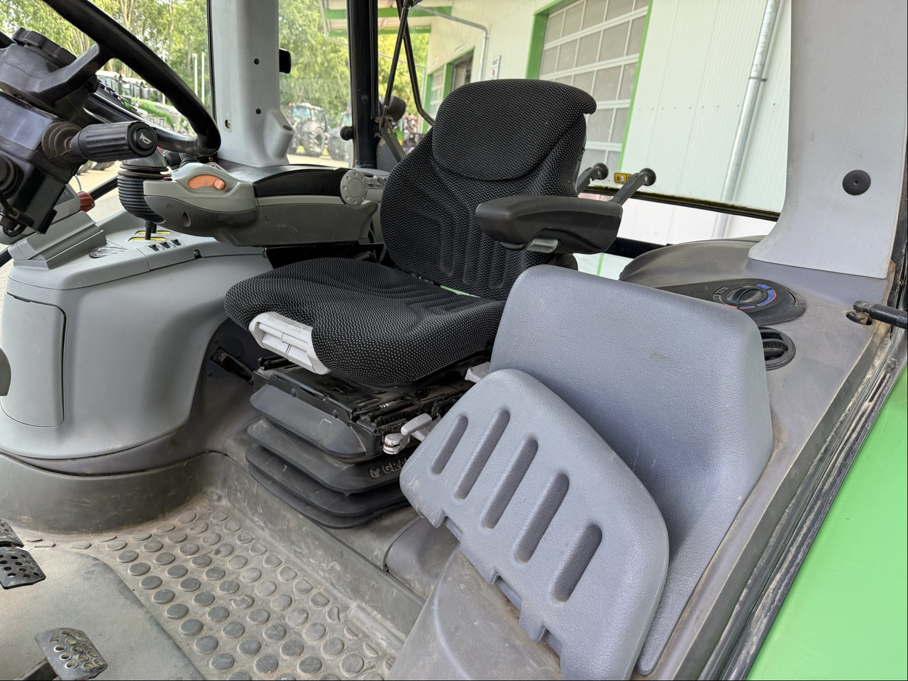 Deutz-Fahr Agrotron TTV 630 - Traktor: 3 kép. Deutz-Fahr Agrotron TTV 630 - Traktor: 3 kép.