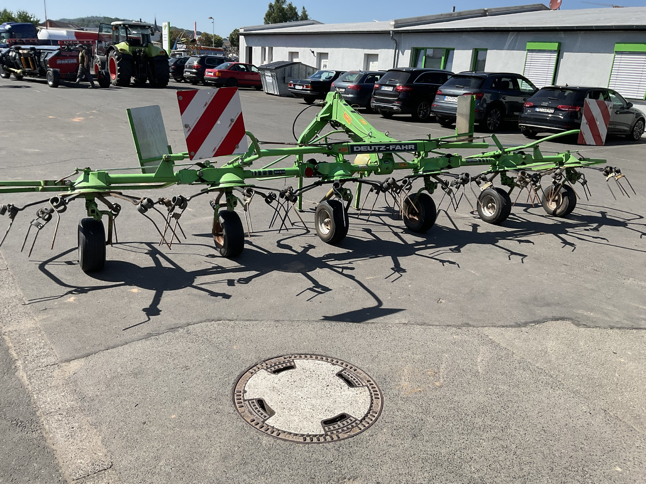 Deutz-Fahr KH 2.64 Heuwender - Szénaforgató: 4 kép. Deutz-Fahr KH 2.64 Heuwender - Szénaforgató: 4 kép.