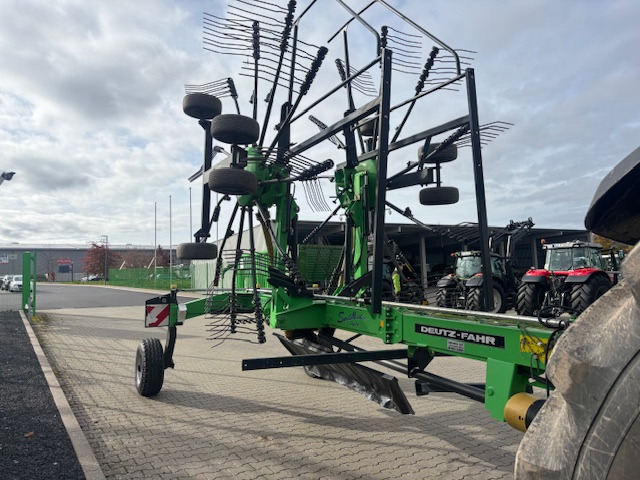 Deutz-Fahr Swatmaster 7642 - Szénaforgató: 3 kép. Deutz-Fahr Swatmaster 7642 - Szénaforgató: 3 kép.